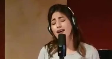 "شايف البحر شو كبير".. شاهد هايدى موسى تغنى للفنانة فيروز ـــ فيديو