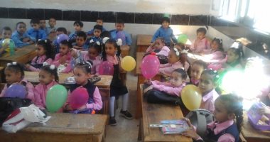 صور.. انطلاق الدراسة فى المدارس نظام الفترتين بالإسكندرية