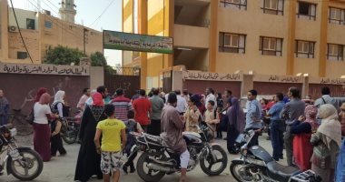 صور.. بدء الدراسة بـ2800 مدرسة بأسيوط وجولات للمحافظ لمتابعة المدارس