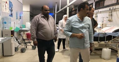 صور.. وكيل "صحة السويس" يتفقد مبنى الغسيل الكلوى والعناية ويستمع للمرضى 