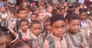 صور .. انتظام الدراسة جزئيا فى مدارس نظام الفترتين بأسوان