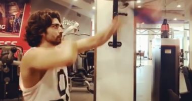 فيديو.. جورميت شودهاردى يحافظ على لياقته بـ"اللكم"