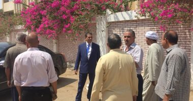 مدير إدارة طهطا التعليمية يتفقد مدرسة إعدادى بعد إكتشاف وجود ثعبان داخلها