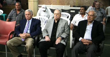 الخطيب وحسن حمدى والدرندلى ونجوم الأهلى يشيعون جنازة عادل هيكل