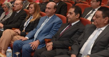 الفريق مهاب مميش يستقبل وفدا شبابيا من البرنامج الرئاسى لتأهيل الشباب