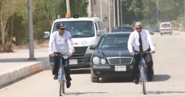 صور.. رئيس جامعة جنوب الوادى يشارك فى مهرجان الدراجات الهوائية