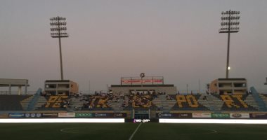 صور.. جماهير الزمالك تتوافد على بتروسبورت لحضور موقعة الذئاب