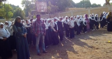 التلامذة يعودون لمقاعد الدراسة.. المدارس تستقبل أبناءها بالبالونات والحلويات