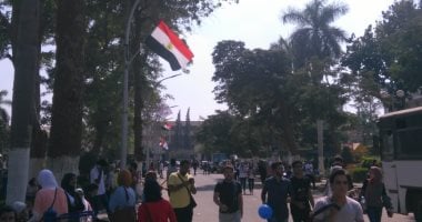 جامعة عين شمس تتزين بعلم مصر وطابور عرض لفرق الجوالة