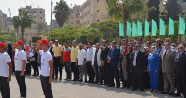جامعة الفيوم تستقبل العام الدراسى الجديد بتحية العلم والنشيد الوطنى