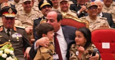 صور.. الدولة لم ولن تنسى أولاد الشهداء.. زوجات الأبطال هشام العزب وأحمد أبو الدهب وأحمد محمد عبده إسماعيل فى بداية العام الدراسى: شكرًا للرئيس الأب لدعمه المتواصل.. ونتمنى تكريم أبنائنا باستمرار ودعمهم معنوياً