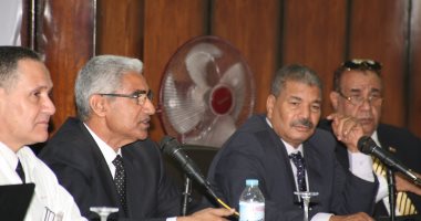 رئيس جامعة جنوب الوادى يفتتح الدورة التدريبية للكتابة العلمية والنشر بطب قنا