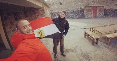 من المغامرة للخير.. مازن حمزة يتحدى "شلل الأطفال" بتسلق الجبال وتوصيل "المساعدات"