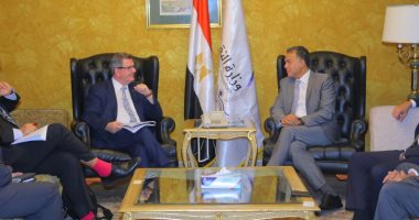 وزير النقل يتلقى المبعوث التجارى البريطانى لبحث المشروعات الاستثمارية