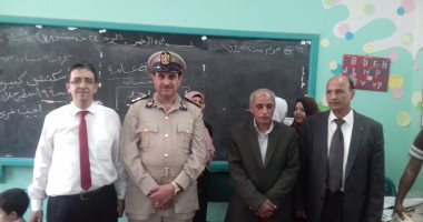 الشرطة توزع هدايا على طلاب مدارس الشرقية بمناسبة بدء الدراسة 