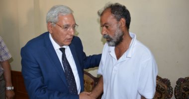 محافظ الدقهلية يزور أسرة الشهيد أبانوب تكلا ويطلق اسمه على مدرسة بقريته