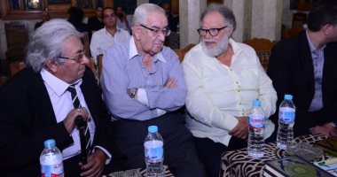 الفخرانى وليلى علوى ولبلبة ورجاء الجداوى وجلال الشرقاوى فى عزاء سمير خفاجى.. صور