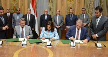 محافظ دمياط توقع بروتوكول مع وزارة الإنتاج الحربى لتطوير منطقة الصيادين