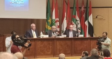 أمين "الجامعة العربية" يهدى مكتبة الإسكندرية كتاب العلاقات المصرية المغربية