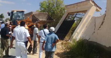 حملة مكبرة لإزالة تعديات على الأراضى الزراعية فى برج العرب