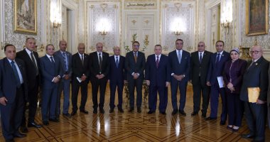 رئيس الوزراء لرؤساء الهيئات البرلمانية بمجلس النواب: نتعامل مع جميع النواب بغض النظر عن الانتماء السياسي.. ويؤكد: أنتم صوت المواطن فى الشارع..زياراتى للصعيد فى أول جولاتنا الميدانية رسالة بأننا نضعه بأولوياتنا