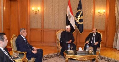 وزير الأوقاف لضباط الشرطة: الدين يدعم بناء الأوطان فى مواجهة المخربين.. صور