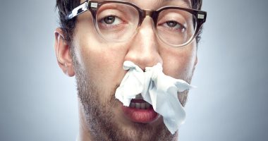اسمع كلام ستك "بس مش دايما".. طريقة "جدتك" لعلاج الأنفلونزا والكحة بعضها صحيح والآخر خاطئ.. لف الصدر بورق الجرايد مفيد ومتخرجش بشعرك مبلول فى الهواء صح.. والأكل البارد يعالج السخونية والحمى وصفة غلط