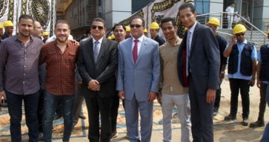 وزير البترول ومحافظ الجيزة يطلقان أول شعلة غاز طبيعى للمنازل بالعياط