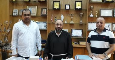 "المصريين الأحرار" بأسوان يتفقد مدارس بالمحافظة ويعرض مساعدات على البسطاء