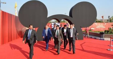 وزير الشباب والرياضة يتفقد الصالة المغطاة بالاستاد قبل بدء عروض ديزنى