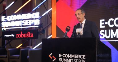 صور.. وزير الاتصالات يختتم فعاليات القمة الأولى للتجارة الإلكترونية