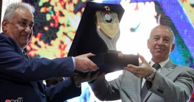 صور.. سامح عاشور ومحافظ البحر الأحمر يتبادلان الدروع بالمؤتمر العام للمحامين