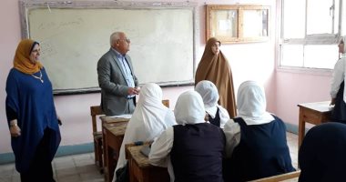 صور.. محافظ بورسعيد يكثف جولاته بمدارس حى الزهور فى اليوم الخامس للدراسة