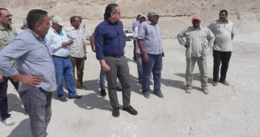 وزير الآثار يتفقد المواقع الأثرية بالبر الغربى بالأقصر.. (صور)