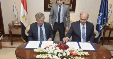 مميش: توقيع اتفاقية تنفيذ رصيف لتداول السيارات بشرق بورسعيد بـ220 مليون دولار