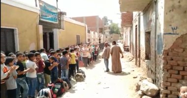 شكوى ترصد قيام تلاميذ مدرسة بعمل طابور الصباح فى الشارع بالمنيا