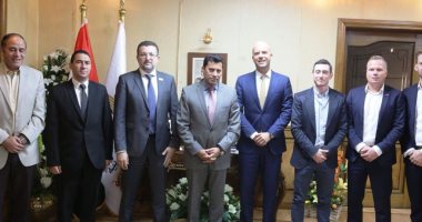 وزير الرياضة يلتقى خبراء هولنديين لمناقشة تطوير المشروع القومى للناشئين 