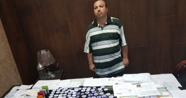 مباحث المرور تضبط شخص لتزويره رخص القيادة والتسيير للسيارات