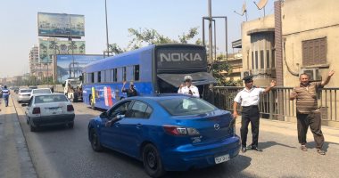 صور.. كثافات مرورية بسبب أتوبيس معطل أعلى كوبرى 15 مايو اتجاه الجيزة