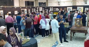43 شاب وفتاة يقيمون معرضا للفنون بدكرنس من مصروفهم الشخصى