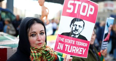 الانهيار الاقتصادى التركى يهز عرش أردوغان.. العثمانى المتغطرس يتجاهل رفض زيارته ويتودد لألمانيا لدعمه سياسيا واقتصاديا.. ويغازل ميركل: نبدأ عهدا جديدا.. ونظيره الألمانى يواجهه بديكتاتورية وقمع نظامه للمعارضة