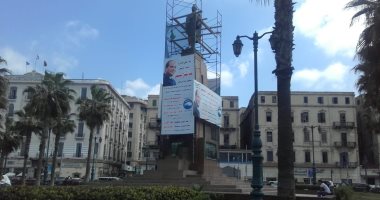 صور.. العشوائية فى تجميل الميادين بالإسكندرية.. أخر حصر تم فى 2006 واسناد المهمة لشركات خاصة أثار استياء المواطنين.. استعانة محدودة بالفنون الجميلة والأحياء مهمتها الصيانة.. والأثار تسعى لتسجيل 4 تماثيل تراثية