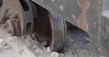 خروج قطار عن القضبان بشارع الوحدة فى امبابة