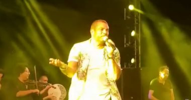 شاهد.. أول لقطات لحفل عمرو دياب فى البحر الأحمر