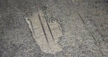 صور.. قارئ يشكو تهالك طريق كوبرى اخميم بسوهاج