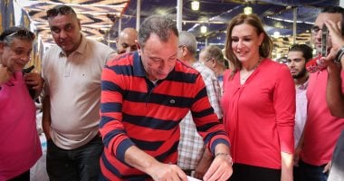 شاهد.. الخطيب يتابع عملية التصويت فى لائحة الأهلي