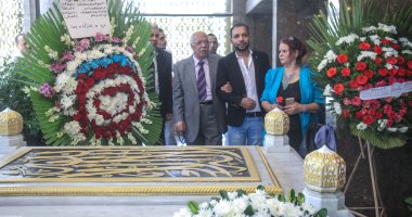 زهور على قبر الزعيم.. سياسيون يحيون ذكرى رحيل جمال عبد الناصر