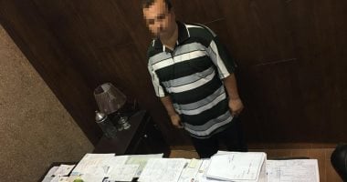 صور.. القبض على شخصين لتزويرهما مستندات رخص القيادة بوحدات المرور
