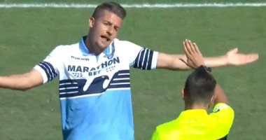 ديربى روما يشهد أغرب قرار تحكيمى فى التاريخ.. فيديو