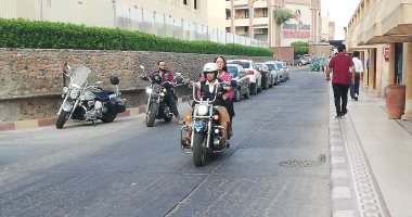 صور... انطلاق رالي الدراجات "ميجا رايد 5" بالغردقة بمشاركة 150 دراجا مصريا